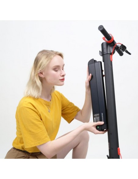 Electric scooter HX X8 - Colcando la batería - TierraFantasía